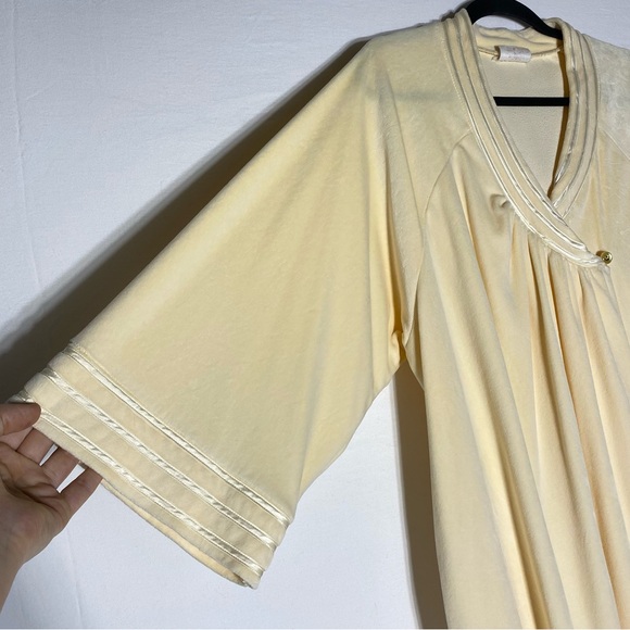 Vintage Conrad Elegant Cream Velvety Nightgown Housecoat Robe L - Picture 11 of 16